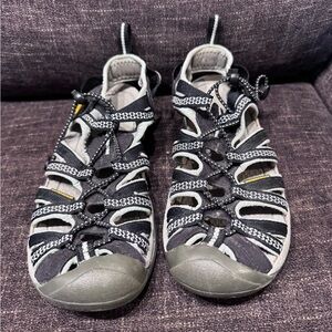 KEEN Women's Waterproof Fisherman Sandals whisper hiking size 8 bungee closure